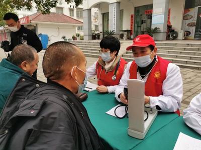 信阳市肿瘤医院开展健康教育志愿服务进社区义诊活动